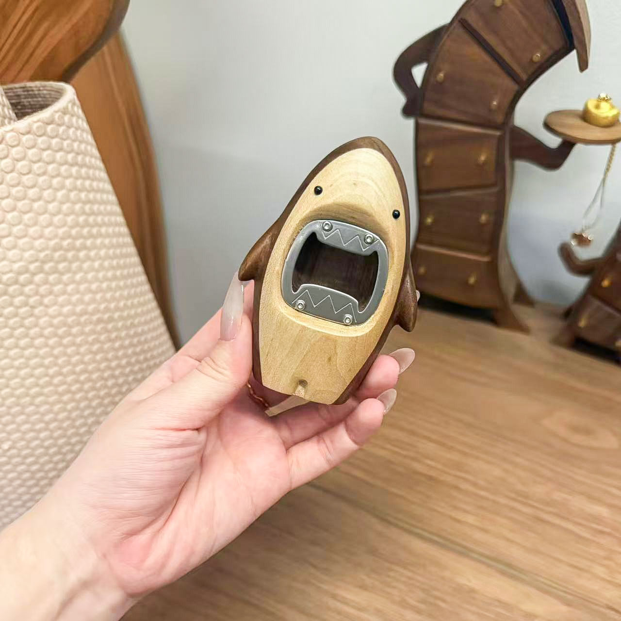 Creative Wooden Shark Bottle O - مراجعة Kitchen Gadgets For Men وسعره