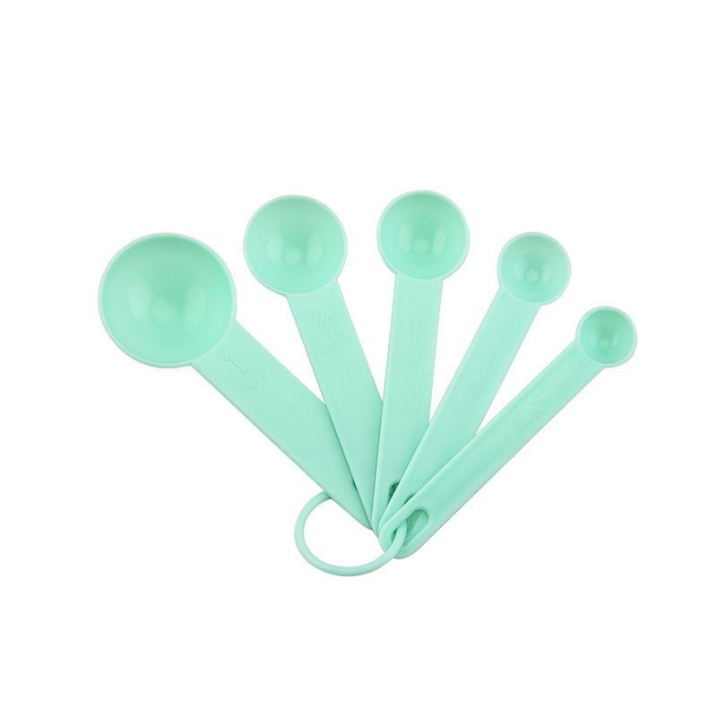 Plastic Measuring Cups and Spo - مراجعة Kitchen Gadgets Under $10 وسعره
